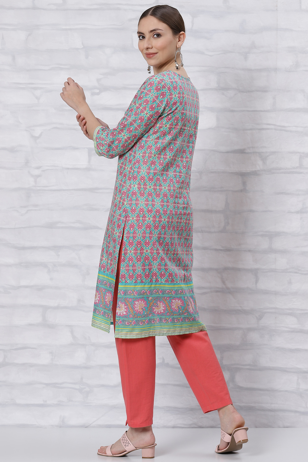 Red Straight Kurta image number 4